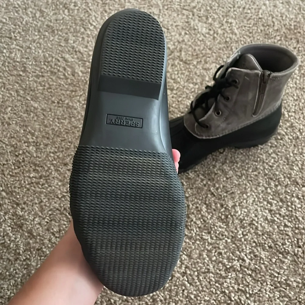Sperry - Picture 2 of 4